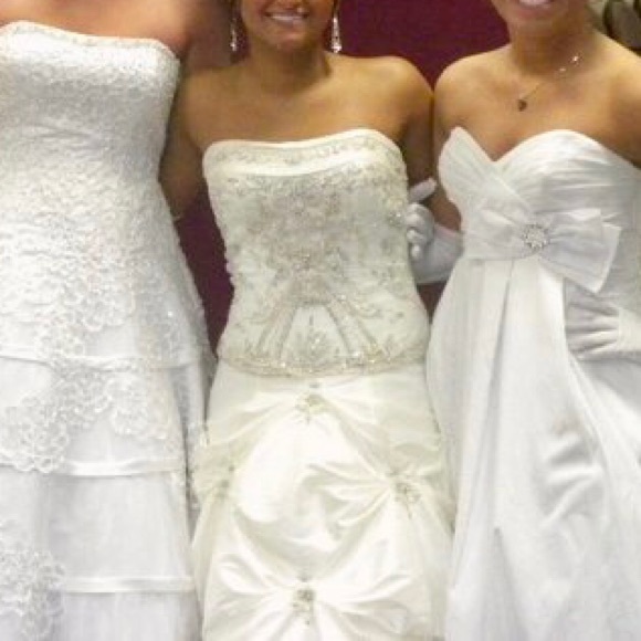 Alfred Angelo Wedding Gown in Ivory - Picture 7 of 11